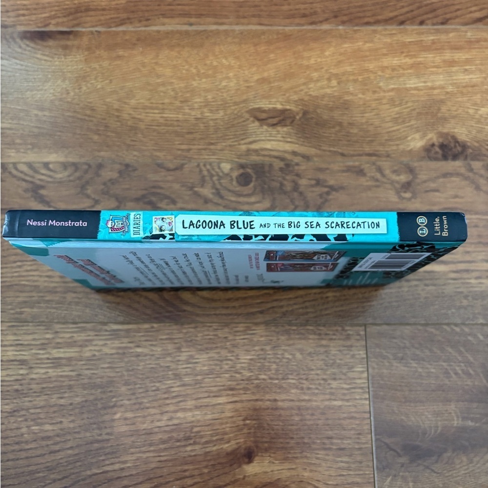 Monster High Diaries Lagoona Blue and the Big Sea Scarecation hardback book - Picture 2 of 3